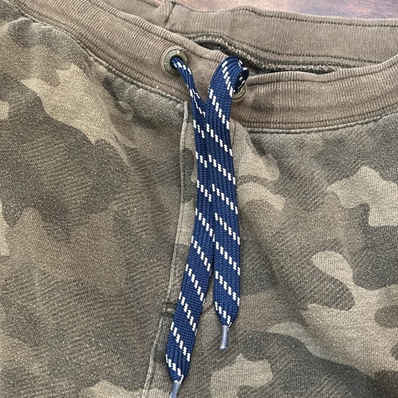 Lands' End camouflage cargo joggers - Picture 2 of 4